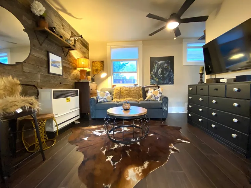 The Chic Guest Retreat in Old Town near CSU - Image 1