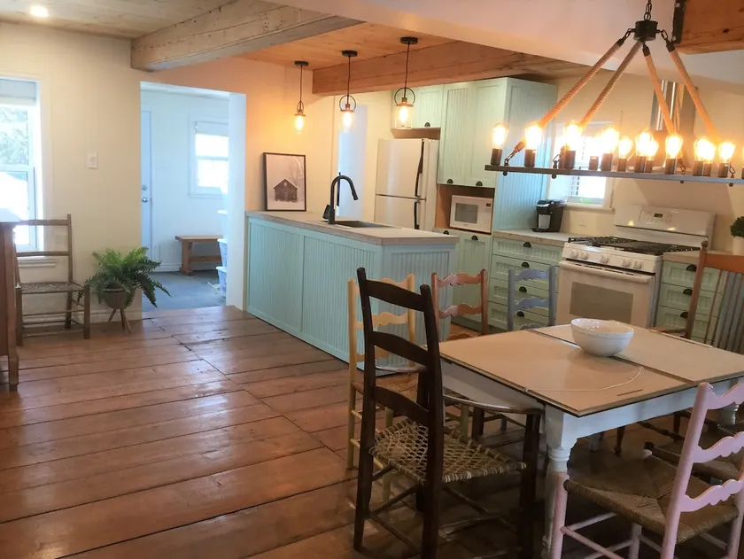 CHALET AT THE FOOT OF MONT SAINTE ANNE (BECASSINE) - Image 1