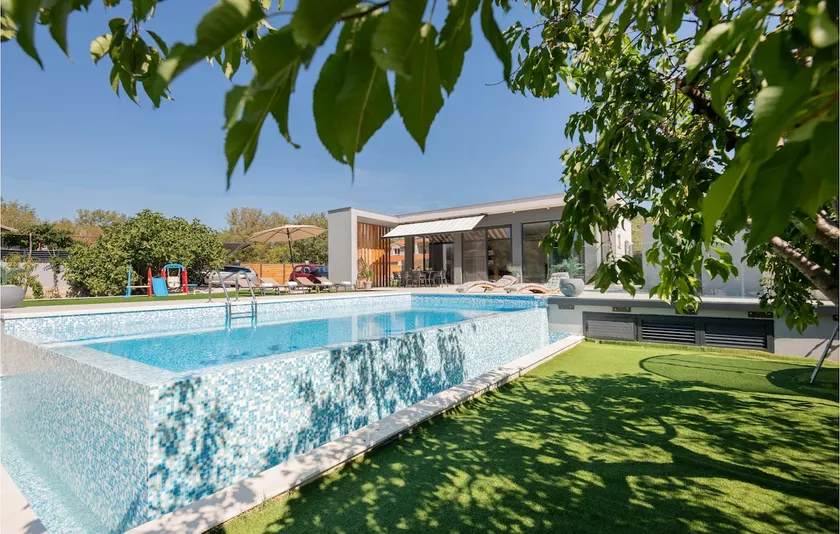 Gorgeous Home In Katuni - Image 1