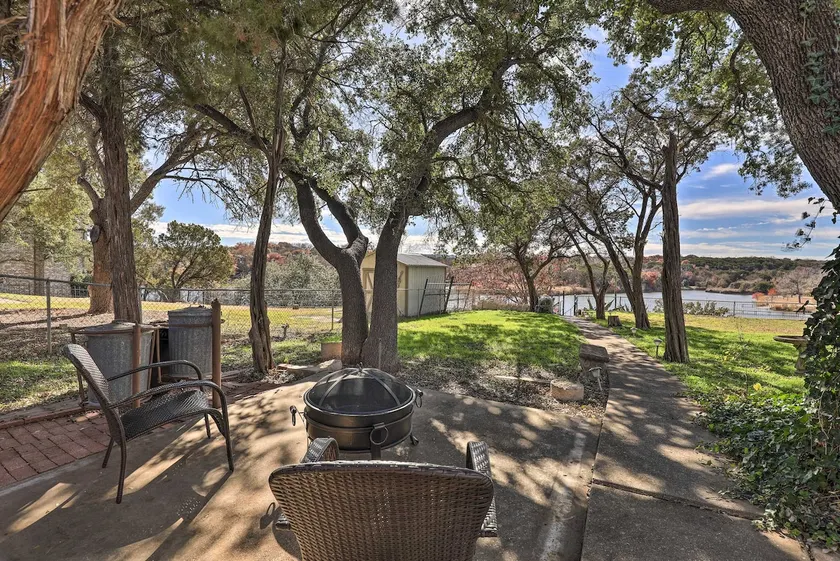 NY! Granbury Lake Getaway <2 Mi til Historic Dwtn - Image 1