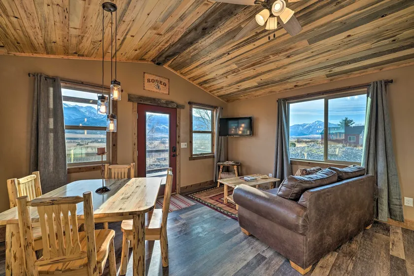 Couples Retreat 1-Hour Drive from Yellowstone NP! - Image 1
