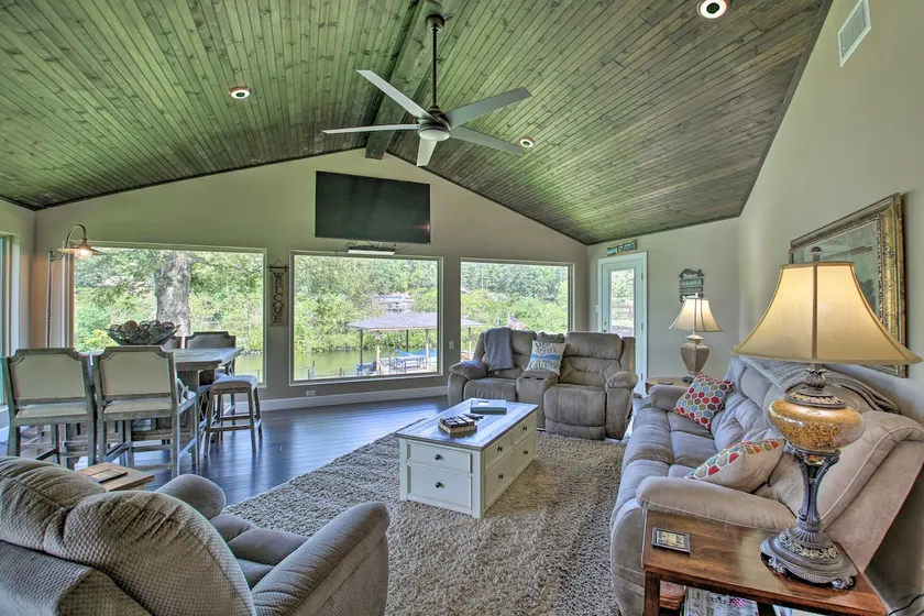 Lakefront Haven Near Oaklawn & Casino Resort! - Image 1