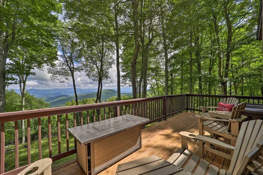 NY! Cabin Retreat <1 kilometer till Beech Mtn Club & Ski - Image 1
