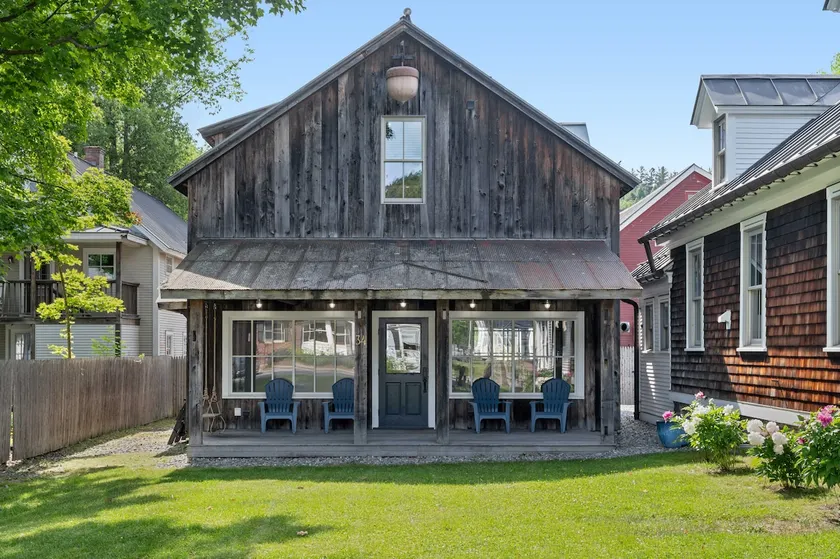 Acorn House, Stowe Village - Image 1