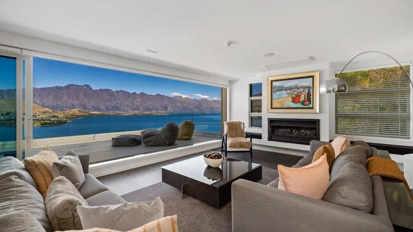 Lordens Penthouse- Hot Tub- BBQ- Gas Fire - Image 1