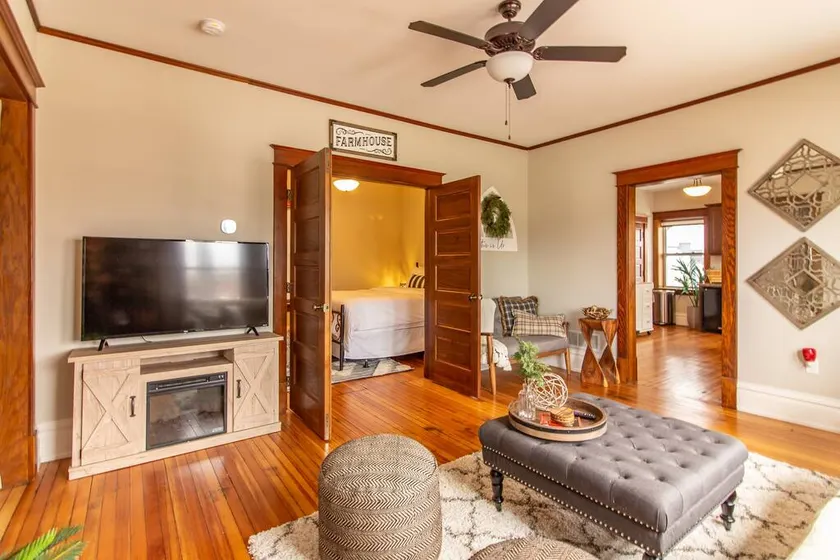 Kurik House Unit A | ADA by 5 Seasons Homestays - Image 1