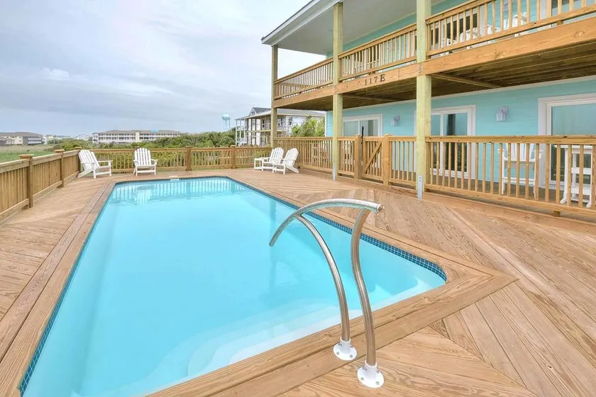 Atlantic Waves: 7-Schlafzimmer Ozeanfront-Rückzugsort in Oak Island, perfekt für große Gruppen. - Image 1