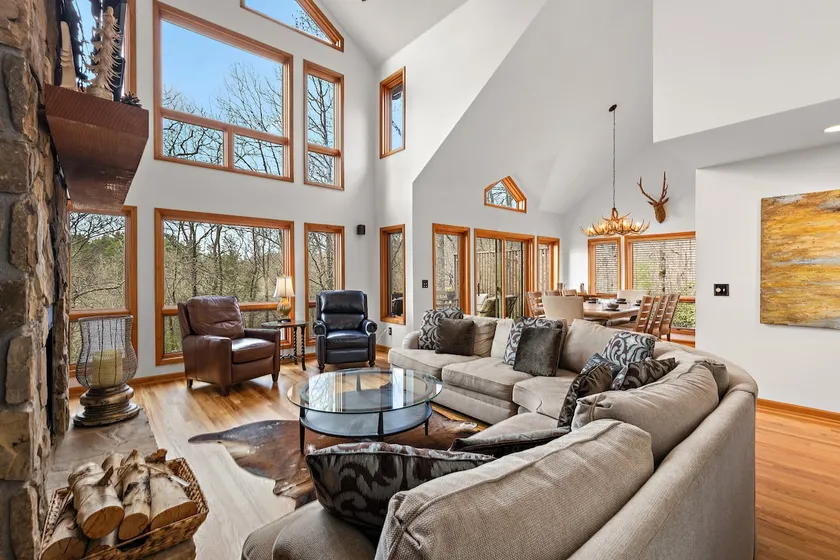 Upscale Mountain Home Near Trails - Image 1