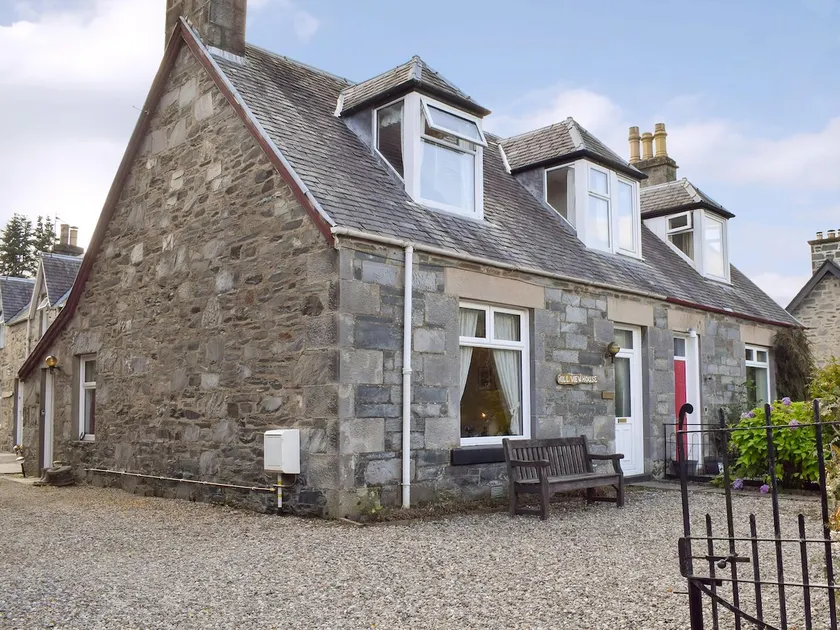 Hill View House - Image 1