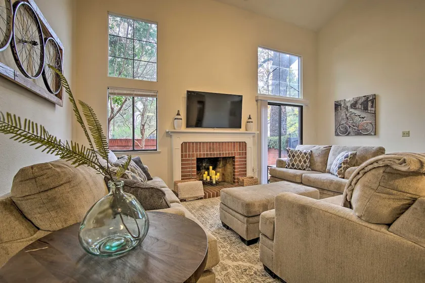 Well-Appointed Condo Across Street from UC Davis! - Image 1