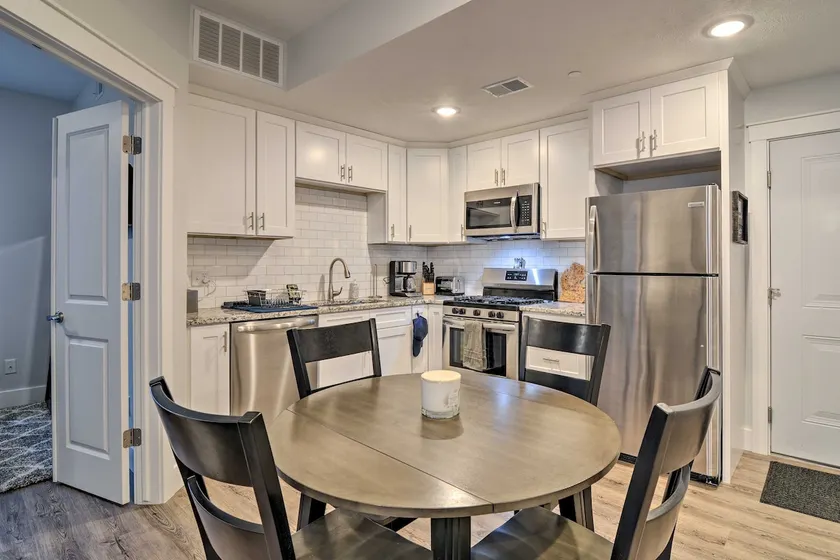 Centrally Located Traverse City Condo 1 Mi to Bay - Image 1