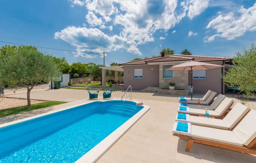 Stunning Home In Kamen Most - Image 1