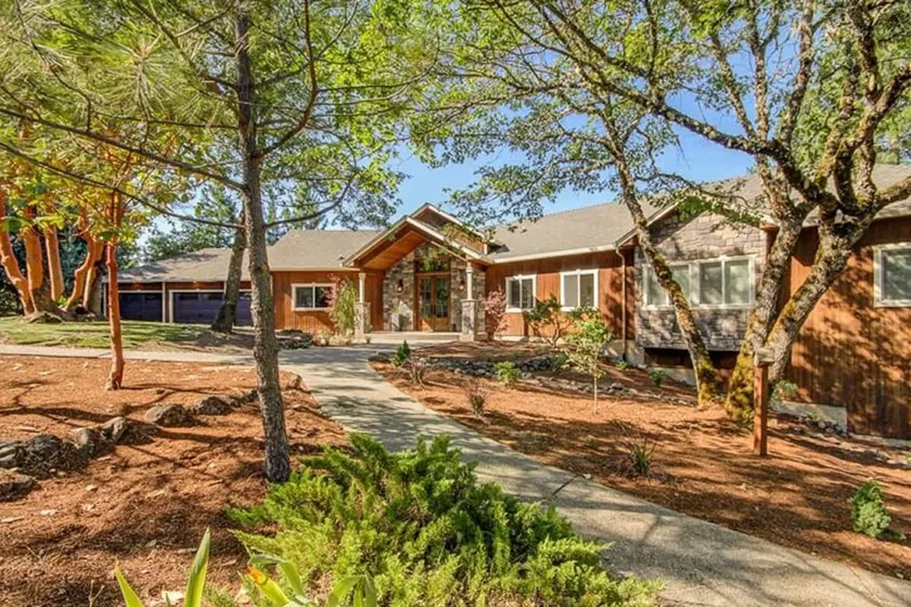 Luxury Mountain-Top Retreat | Sleeps 14 - Image 1