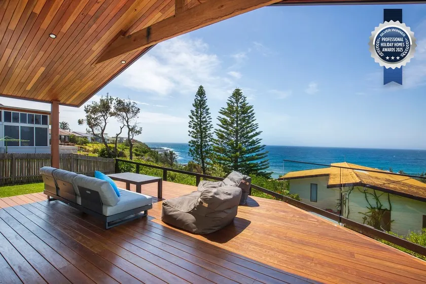 Seaview I Pet Friendly with Stunning Views I 1 Min to Beach - Image 1