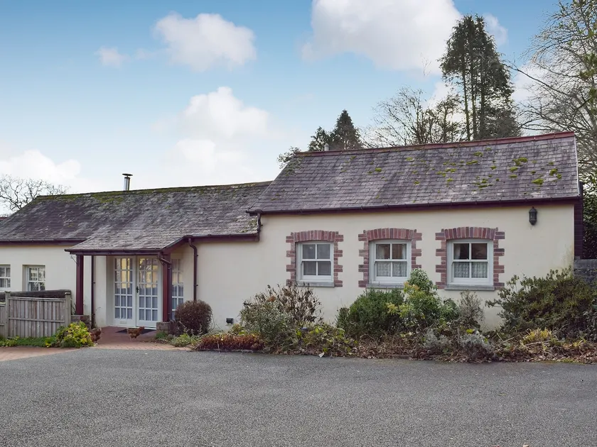 3 Bedroom Accommodation in Nantgaredig- Near Llandeilo - Image 1