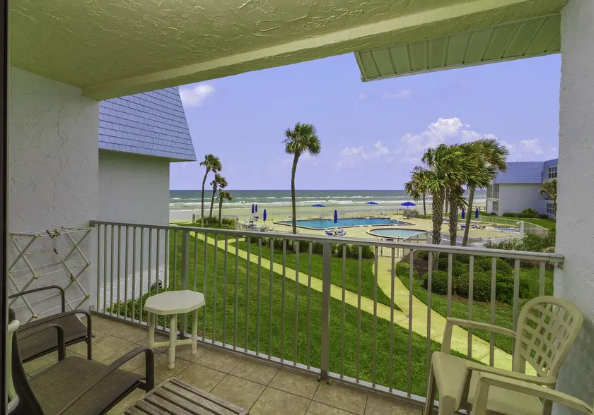 Beachgoers Dream Condo - Image 1