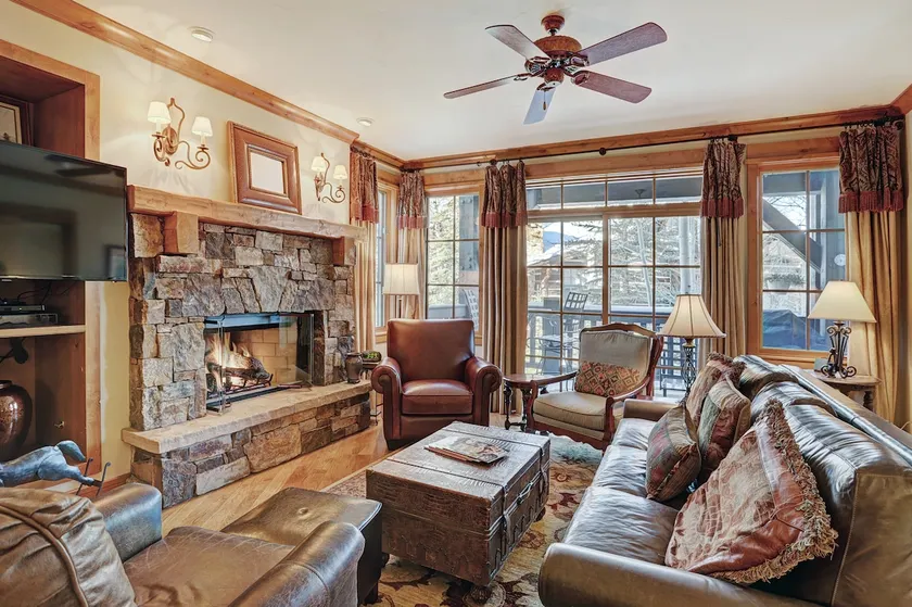 Luxurious 2 Bedroom Condo 50 Feet From The Slopes! condo - Image 1