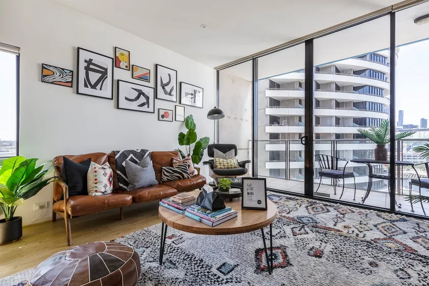 Bohemian marina-view NewQuay promenade apartment - Image 1