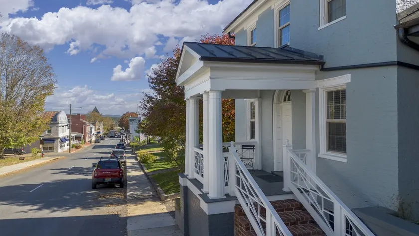 Stay in Downtown Lex, Hot Tub, Walk to VMI, W&L - Image 1