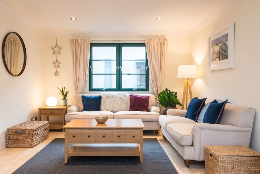 Lovely Mews house in the heart of the city with Garage - Image 1