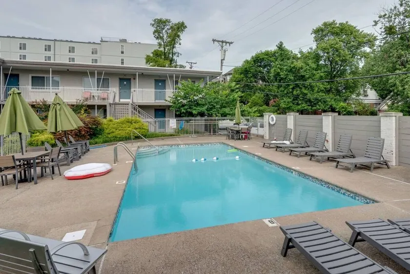 Nashville Studio wpool - Hip Melrose - 8th Ave - Image 1