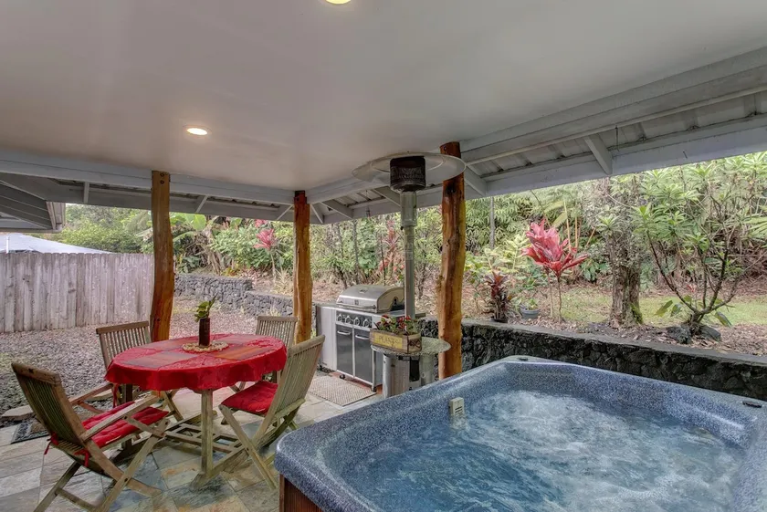 Cozy Aloha Ohia Hale with Hot Tub - Image 1