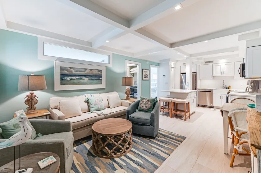 Coastal Downtown Naples Condo - Walk to the Beach! - Image 1