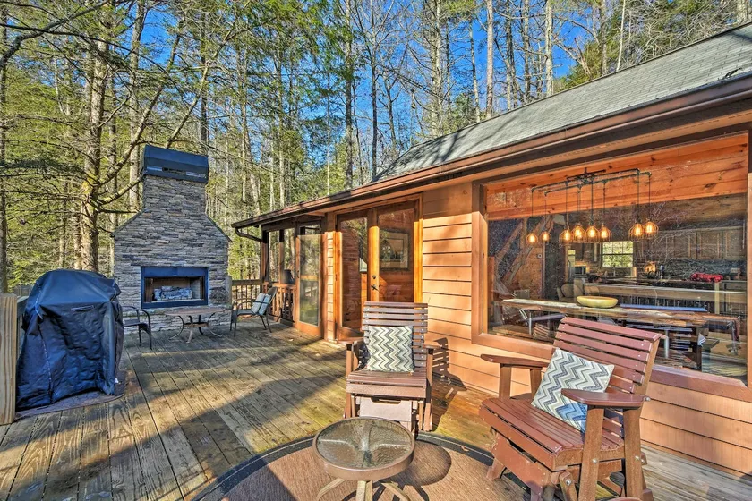 Blue Ridge Mtns Creekside Cabin w/ Hot Tub + Pier! - Image 1