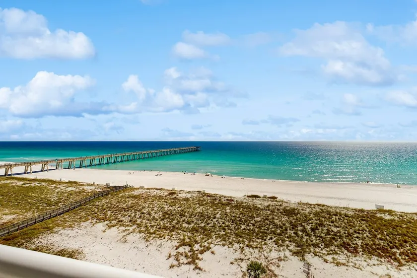 11th-floor oceanfront condo with pool Gulf & pier views with laundry - Image 1