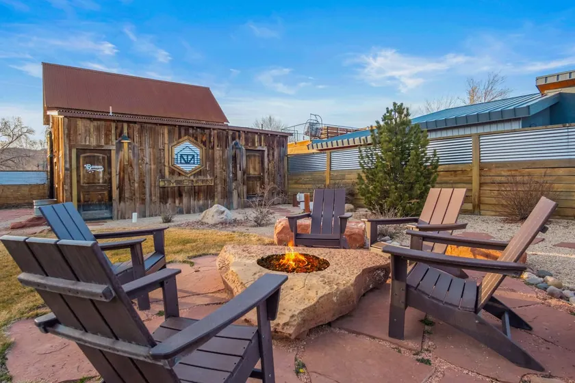 Explore Kanab: Timber & Tin E 2BR Roof Deck, Pool, - Image 1