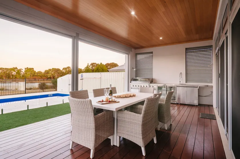 Ceol Na Mara Luxury Pool Escape with Golf Views - Image 1
