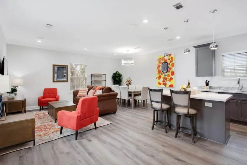 Spacious New Home Ideal for Group - Near the FQ - Image 1