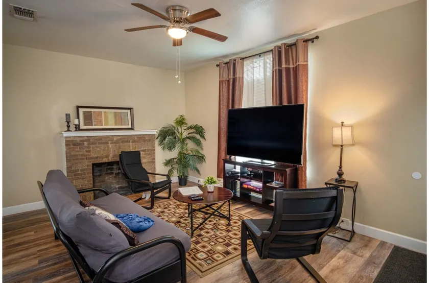 Florida St Nice Remodeled 3BR/2BA Near Downtown - Image 1