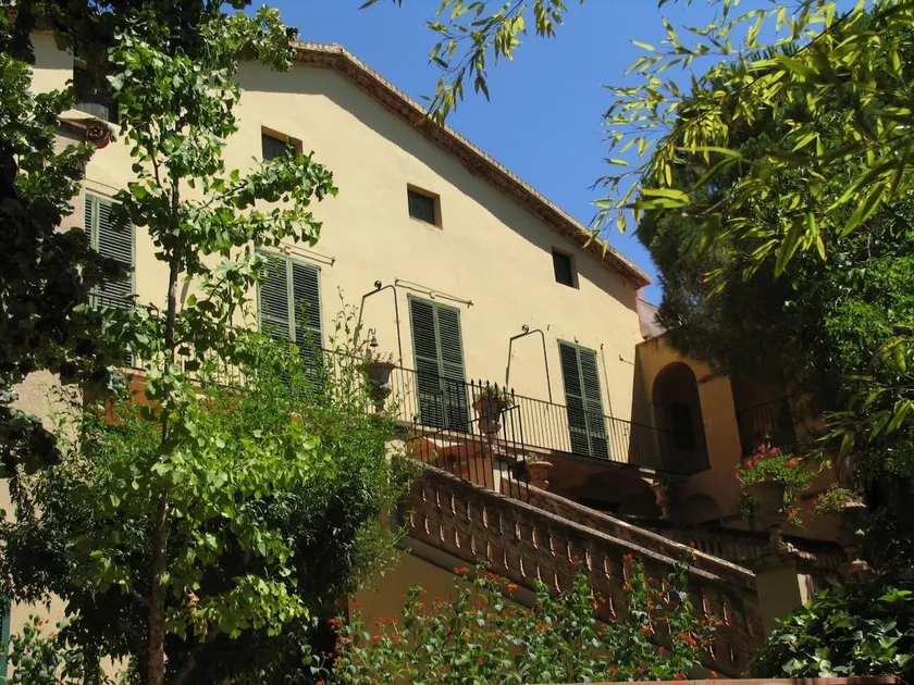 Manor house garden of 4500 m2. Pool and private barbecue. Near Tarragona - Image 1