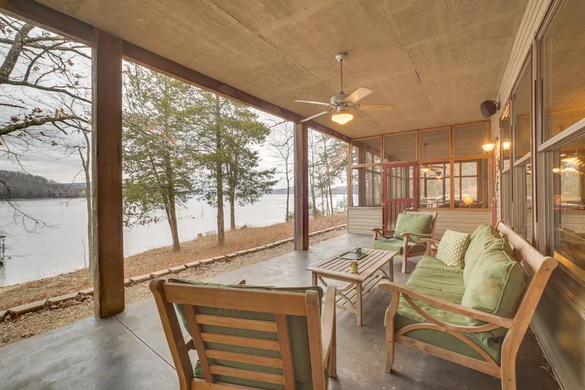 'Water’s Edge': Home on Shore of Beaver Lake! - Image 1