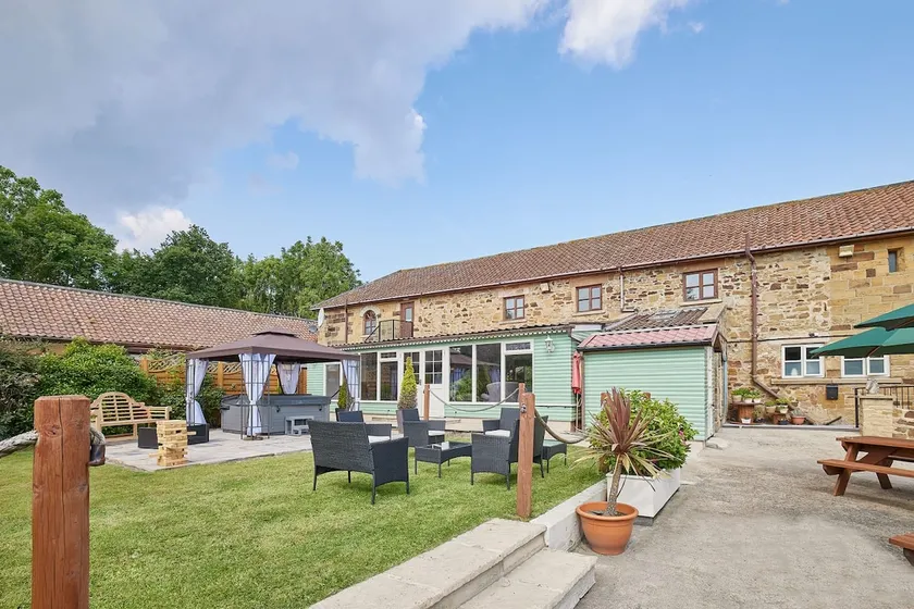 Host & Stay - The Arches Country House - Image 1