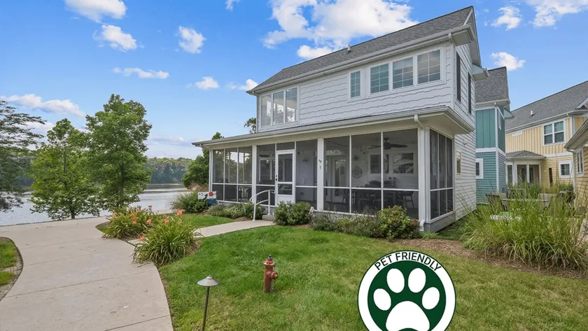 Bow Wow on The River - Harbor Inn - Image 1