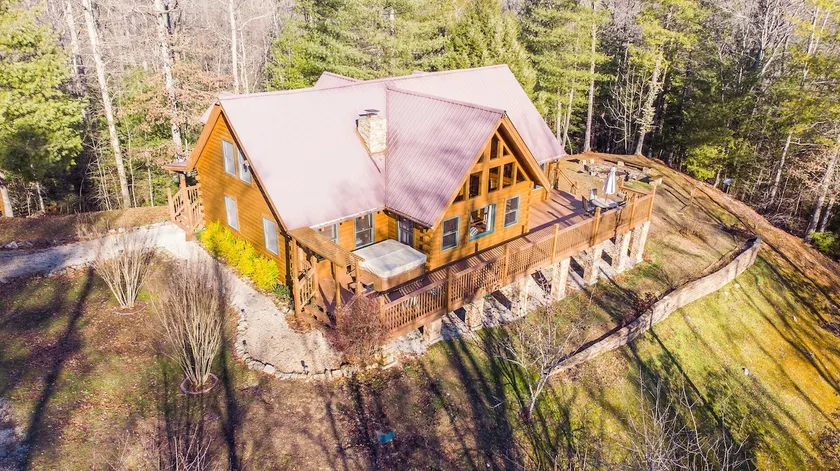 Mill Creek Point- Hot Tub, Covered Deck, 45 Acres - Image 1