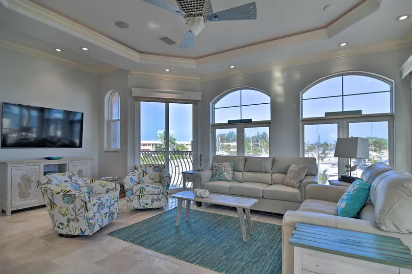 Bradenton Townhome - Walk to Locals-Only Beach! - Image 1