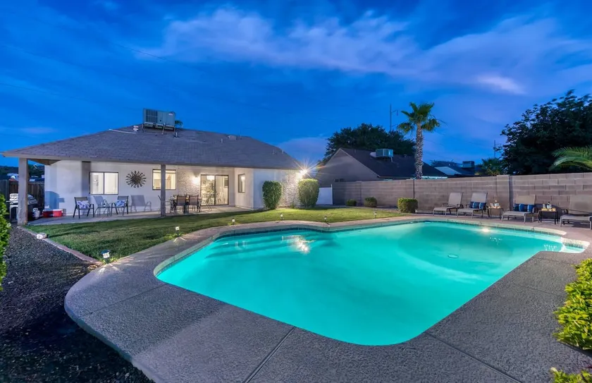 So Private! Home with FREE heated pool! by SPJ Hosting - Image 1