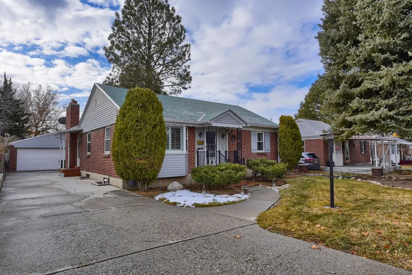 3BR Bungalow: Near Outdoor Adventures & Shopping! - Image 1