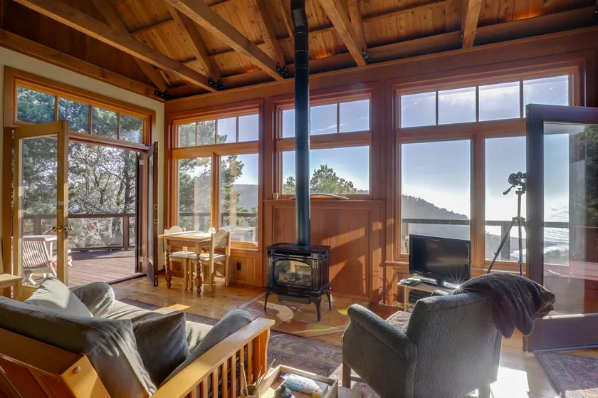 Romantic Ridgetop Escape w/ Hot Tub Near Mendocino - Image 1