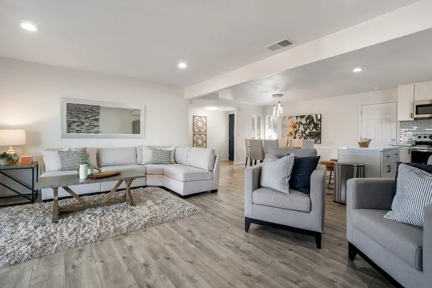 🏡Stylish Modern Home 4BR / 2BA🏡W / gratuit 🚘Parking🚘 - Image 1