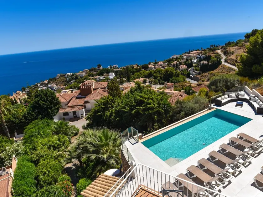 Villa con Jacuzzi, piscina, sauna y vistas al mar - Image 1