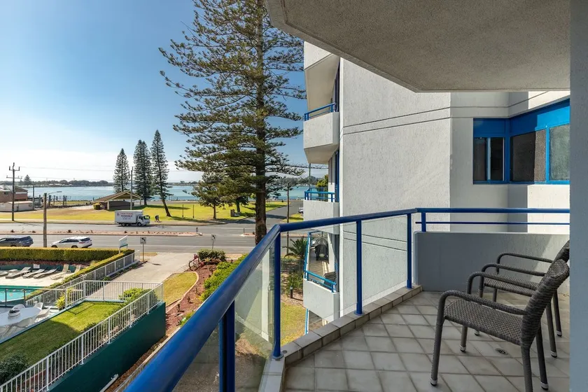 Heritage 303 - Image 1