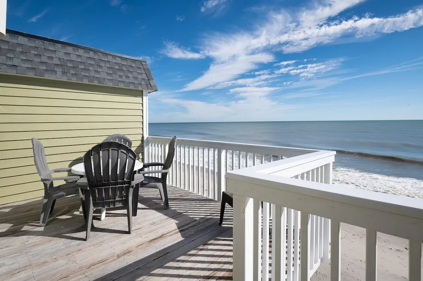Condo familial en bord de mer avec installations incroyables, accès à la piscine et à la plage, kiosques de jardin et centre de loisirs avec gymnase, piscine / jacuzzi et salons - Image 1