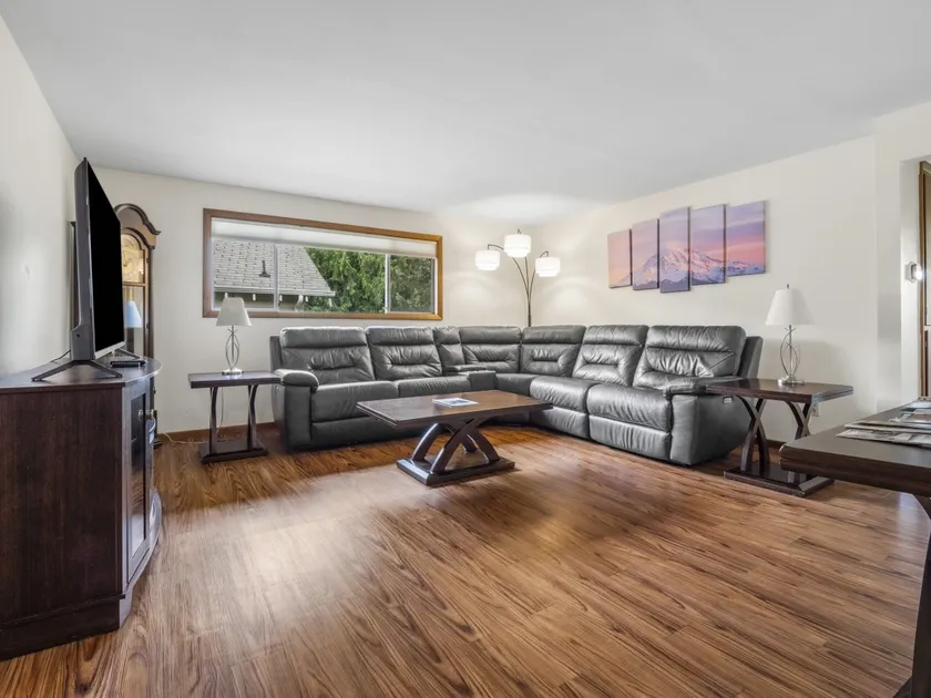 Cascadia Lounge: 3bd w/ Sauna Central Olympia - Image 1