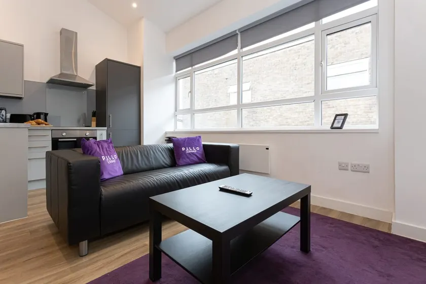 Modern and Spacious Duplex in Manchester City Centre - Image 1