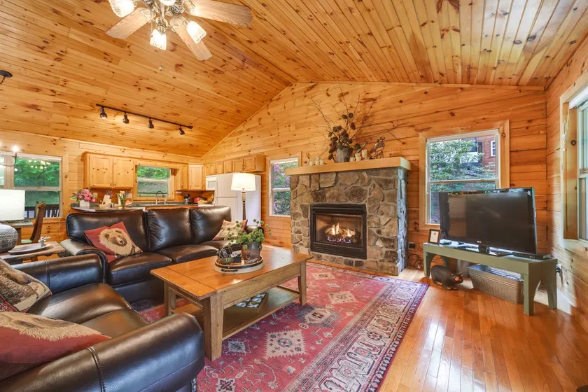 NY! Malerisk Smoky Mtn Cabin m / dæk og ildsted! - Image 1