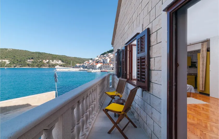 3 Bedroom Lovely Home In Pucisca - Image 1